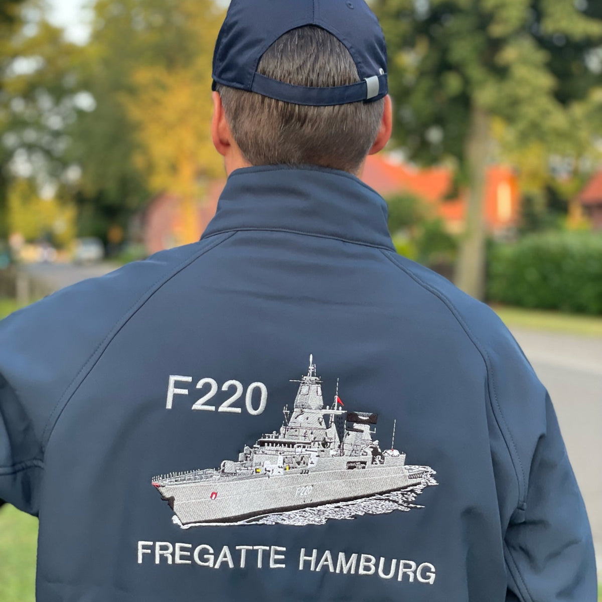 F220 Fregatte Hamburg - Softshelljacke mit Rückenbestickung