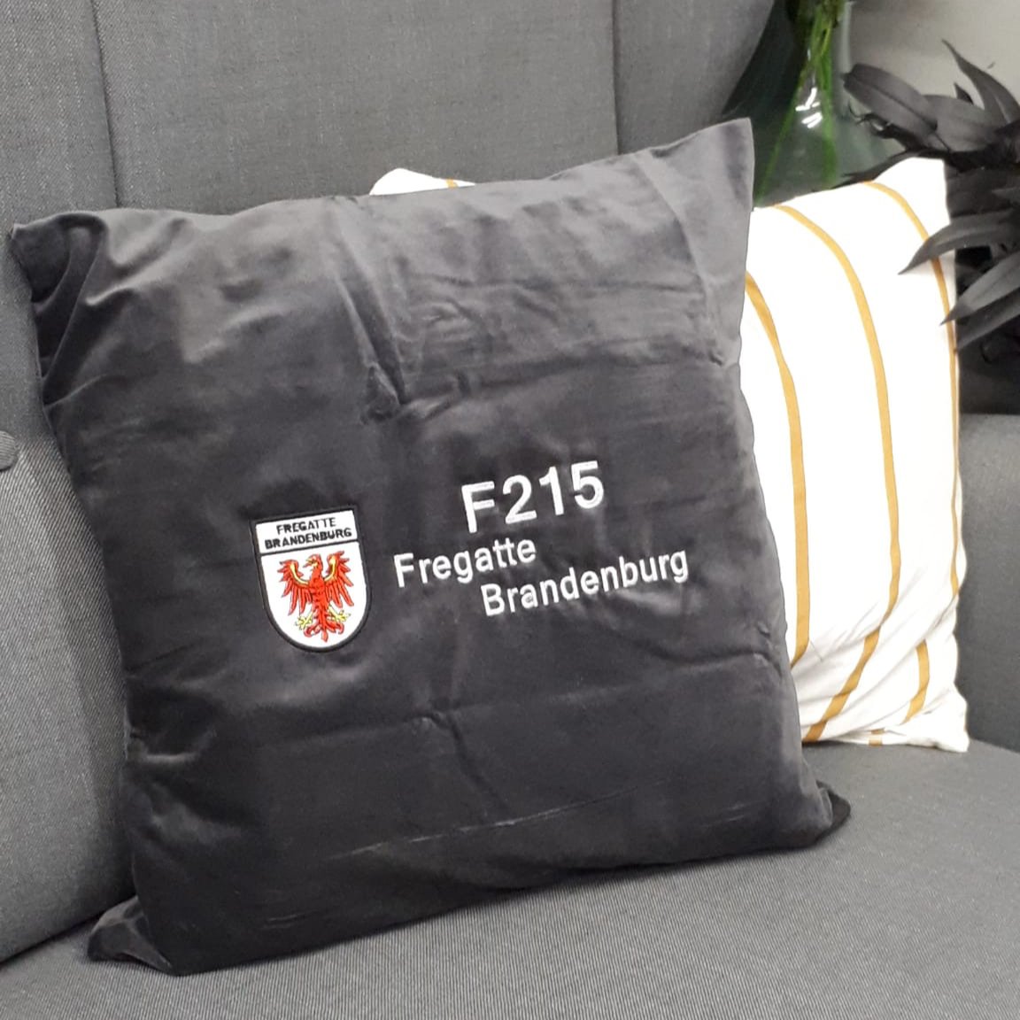 Kissen mit Bestickung - F215 Fregatte BRANDENBURG